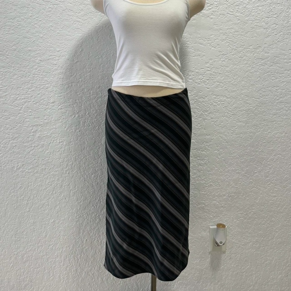 Chic Black and Gray Striped Midi Skirt